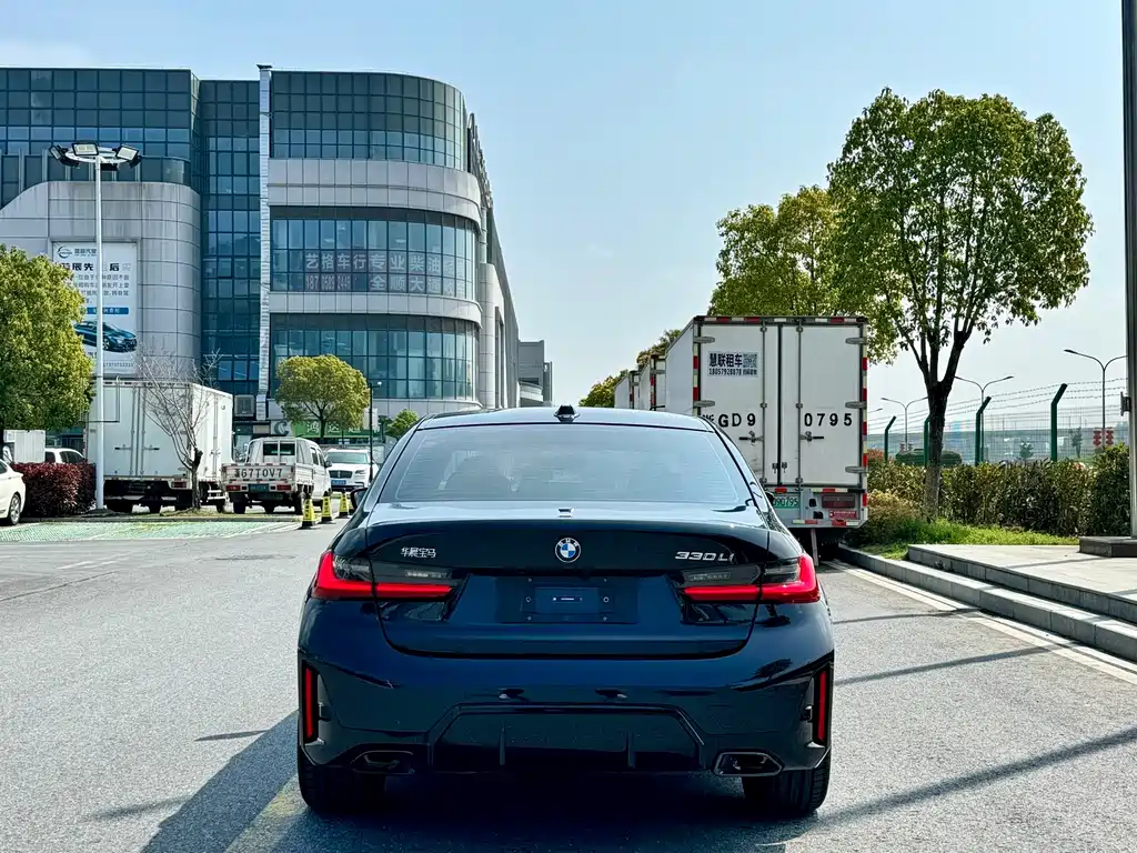 BMW 3 Series 2025 330Li M Sports Night Package купить на сайте DeffCars
