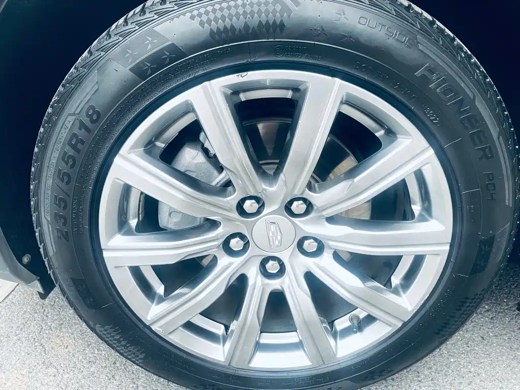 Cadillac XT4 2021 28T two-wheel drive leading model купить на сайте DeffCars