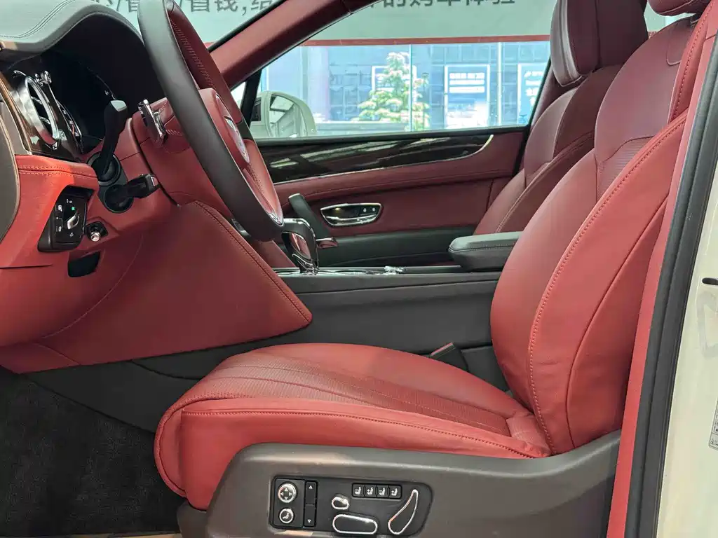 Bentayga 2018 4.0T V8 купить на сайте DeffCars