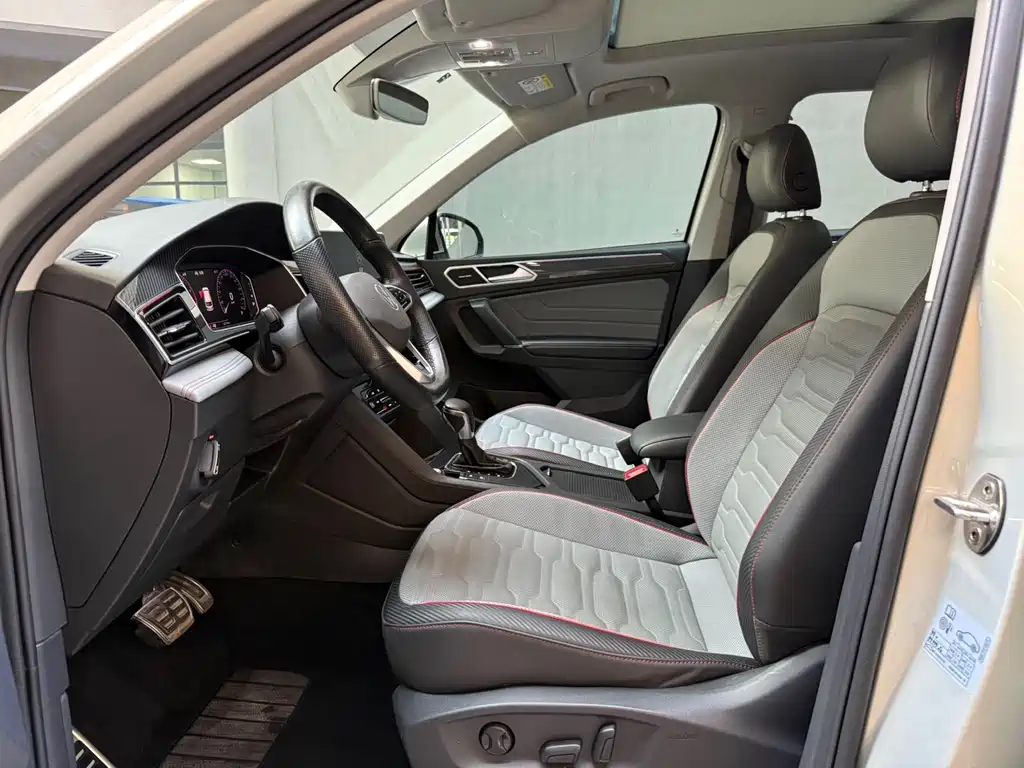 Tiguan L 2022 330TSI automatic two-wheel drive R-Line flagship version купить на сайте DeffCars