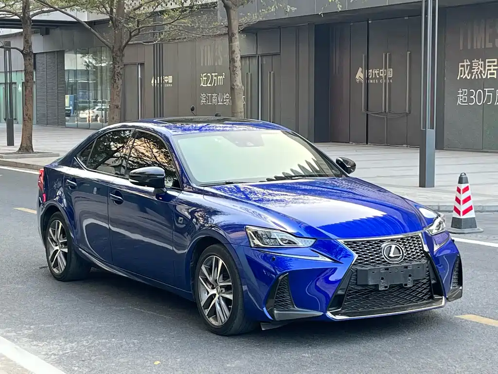 Lexus IS 2017 300 F SPORT Edition купить на сайте DeffCars