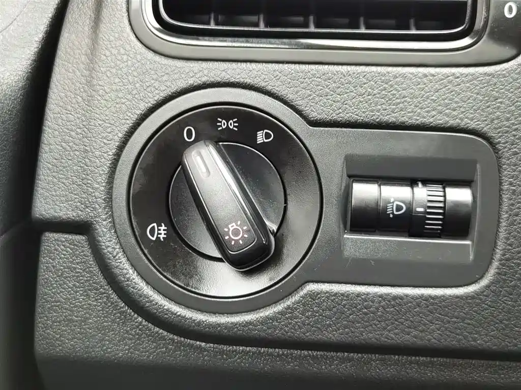 Polo 2013 1.4L manual fashion version купить на сайте DeffCars