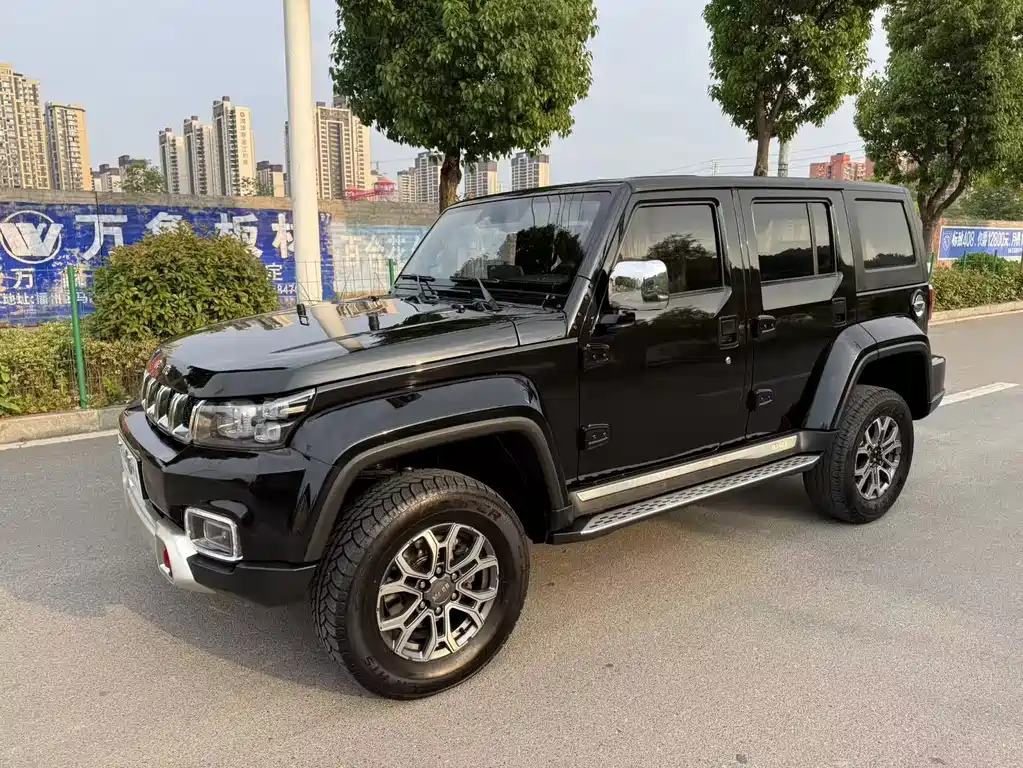 Beijing off-road BJ40 2023 2.0T automatic four-wheel drive city hunter version knight type купить на сайте DeffCars