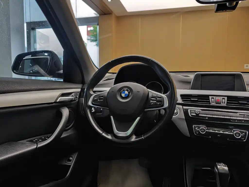 BMW X1 2019 sDrive20Li Leading Model купить на сайте DeffCars