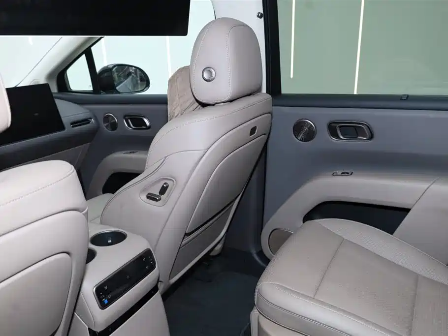 Ideal i8 2025 Standard Edition купить на сайте DeffCars