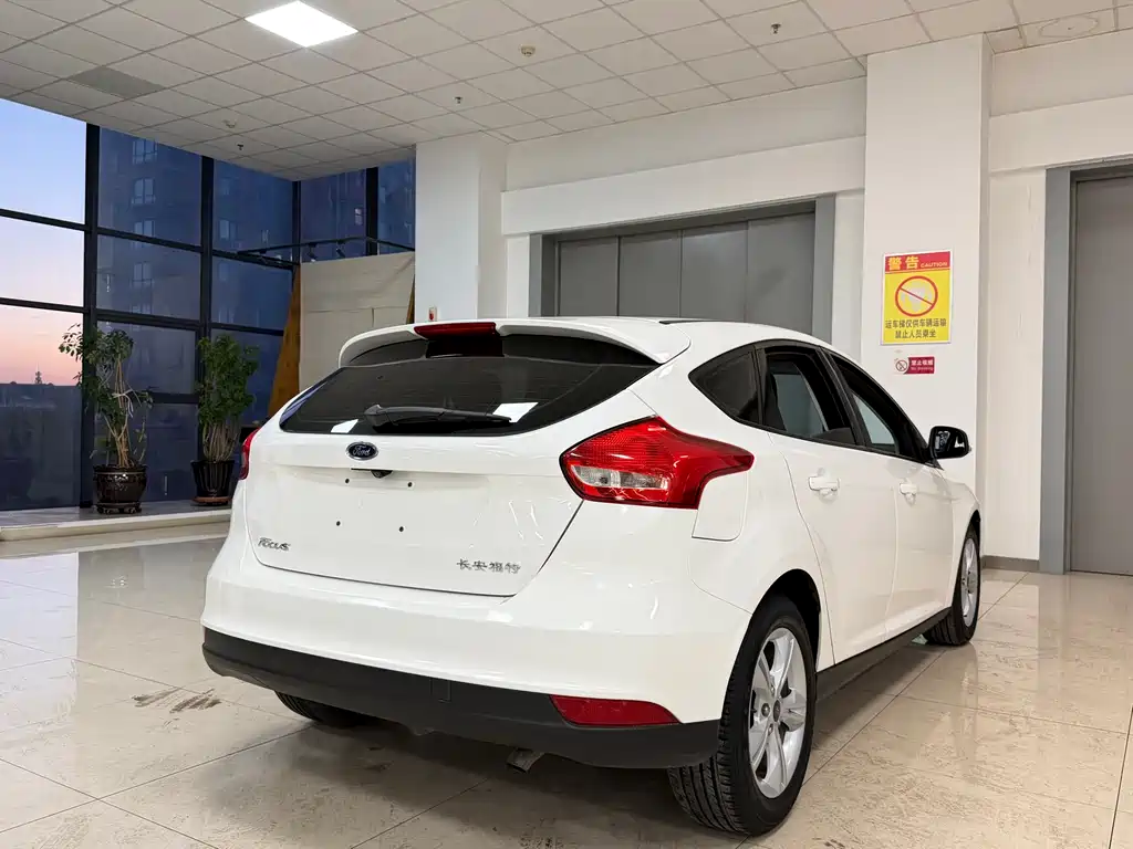 Focus 2018 hatchback classic 1.6L automatic comfort smart mobility version купить на сайте DeffCars