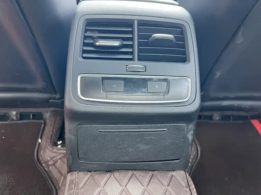 Audi A4L 2018 30th Anniversary Model 40 TFSI Enterprising купить на сайте DeffCars