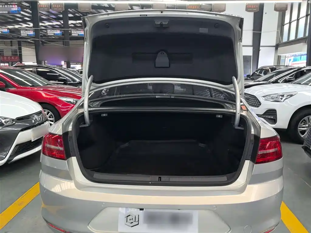 Magotan 2018 330TSI DSG leading model купить на сайте DeffCars