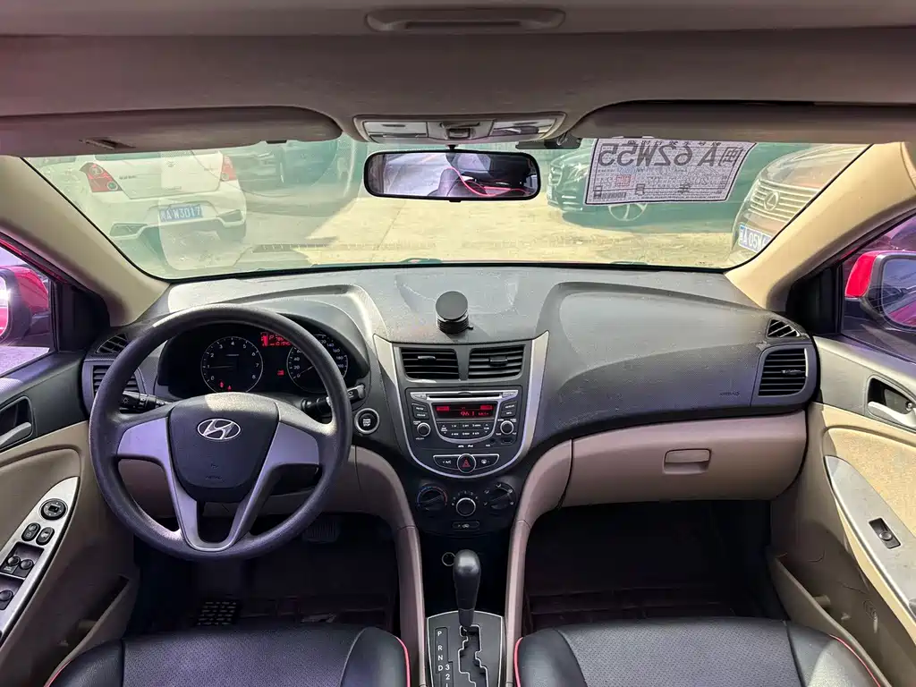 Reina (Verna) 2014 1.4L automatic leading model GLX купить на сайте DeffCars