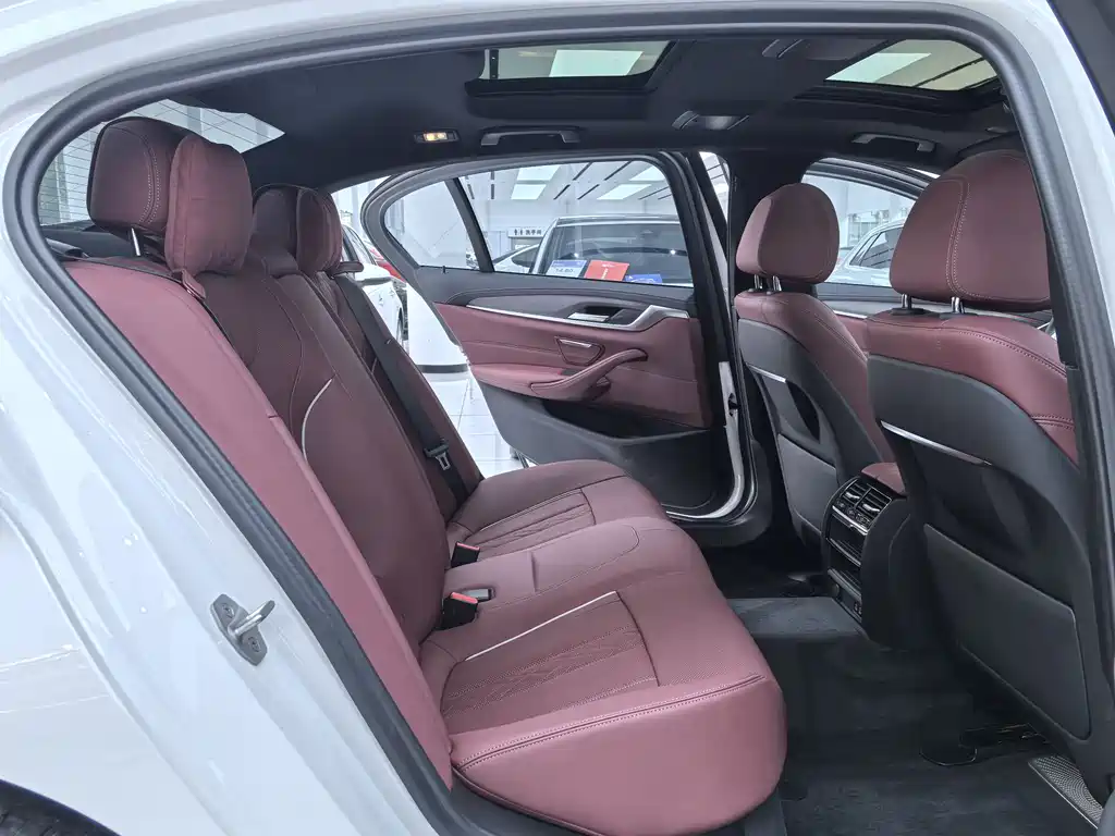 BMW 5 Series 2023 facelift 530Li leading M sports package купить на сайте DeffCars