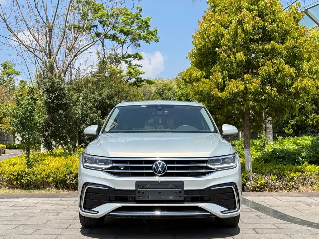 Tiguan L 2023 facelift 330TSI automatic two-wheel drive R-Line version купить на сайте DeffCars