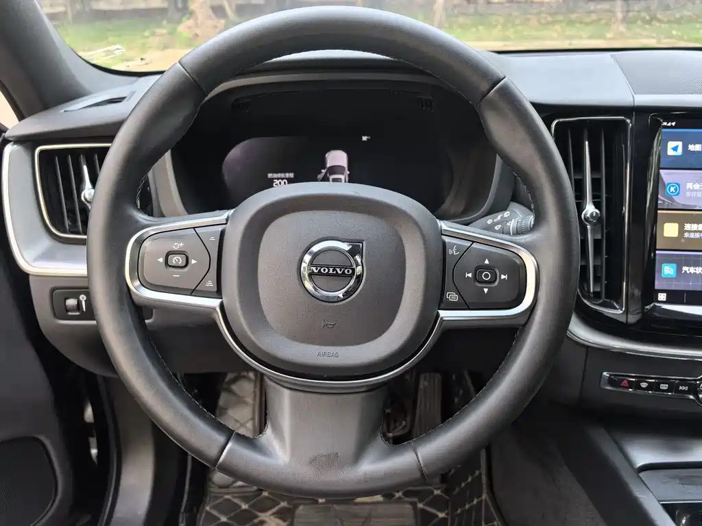Volvo XC60 2022 B5 four-wheel drive Zhiyi Luxury Edition купить на сайте DeffCars