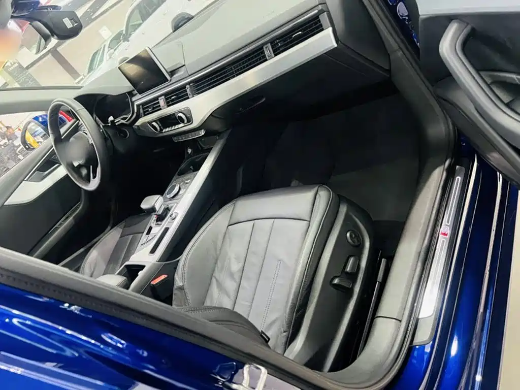 Audi A4L 2018 30th Anniversary Model 40 TFSI Fashion Model купить на сайте DeffCars