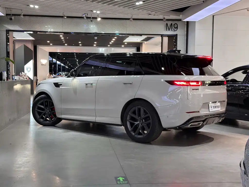 Range Rover Sport 2023 400PS Dynamic SE купить на сайте DeffCars