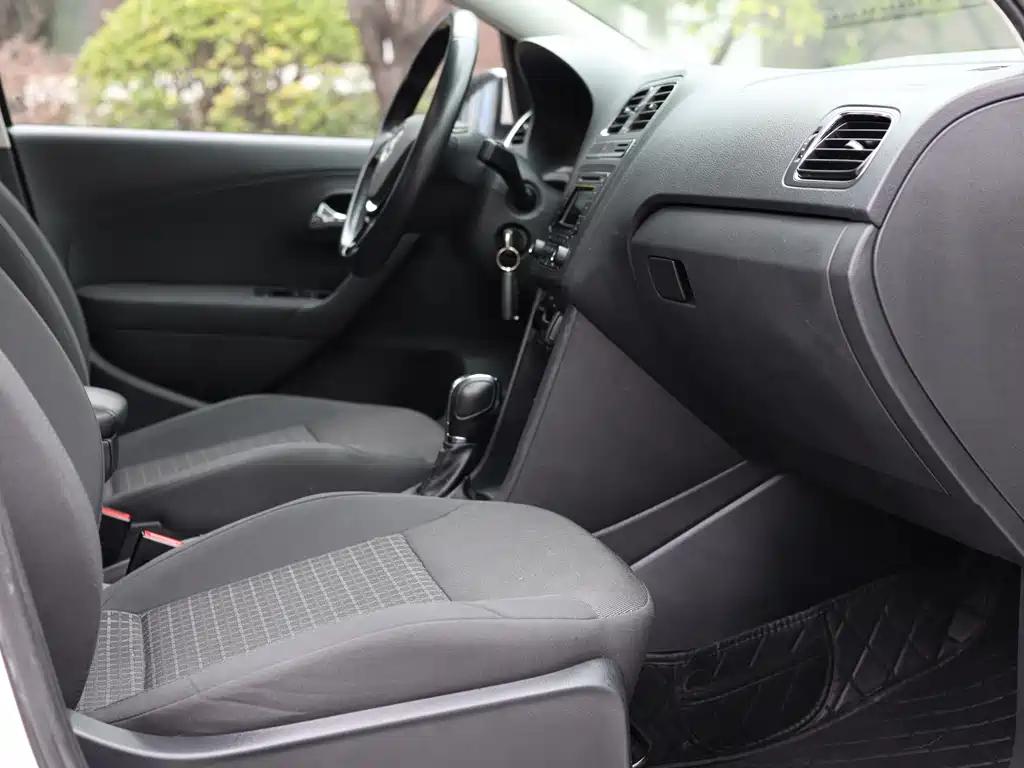 Polo 2016 1.6L automatic comfort model купить на сайте DeffCars