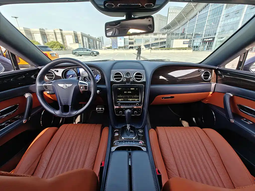 Flying Spur 2017 4.0T V8 Standard Edition купить на сайте DeffCars