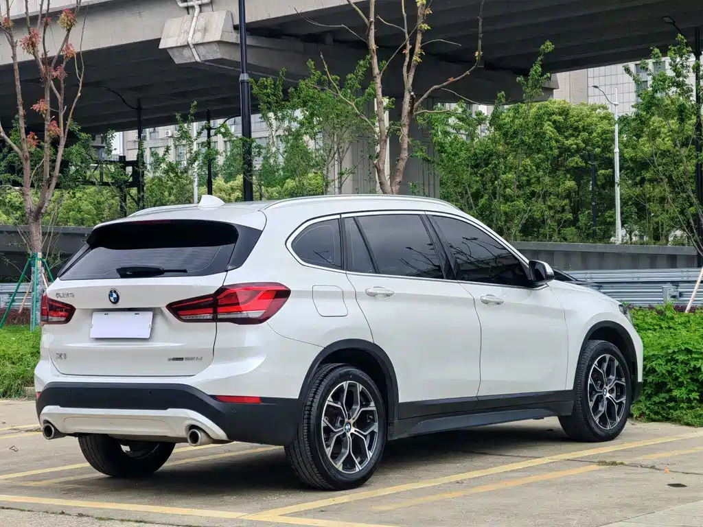 BMW X1 2022 sDrive25Li Leading Model купить на сайте DeffCars