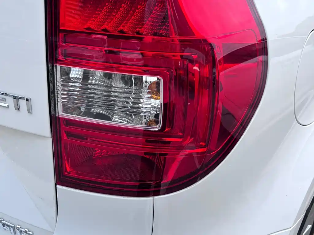 Yeti 2017 TSI280 DSG Car Enjoy Brother Edition купить на сайте DeffCars