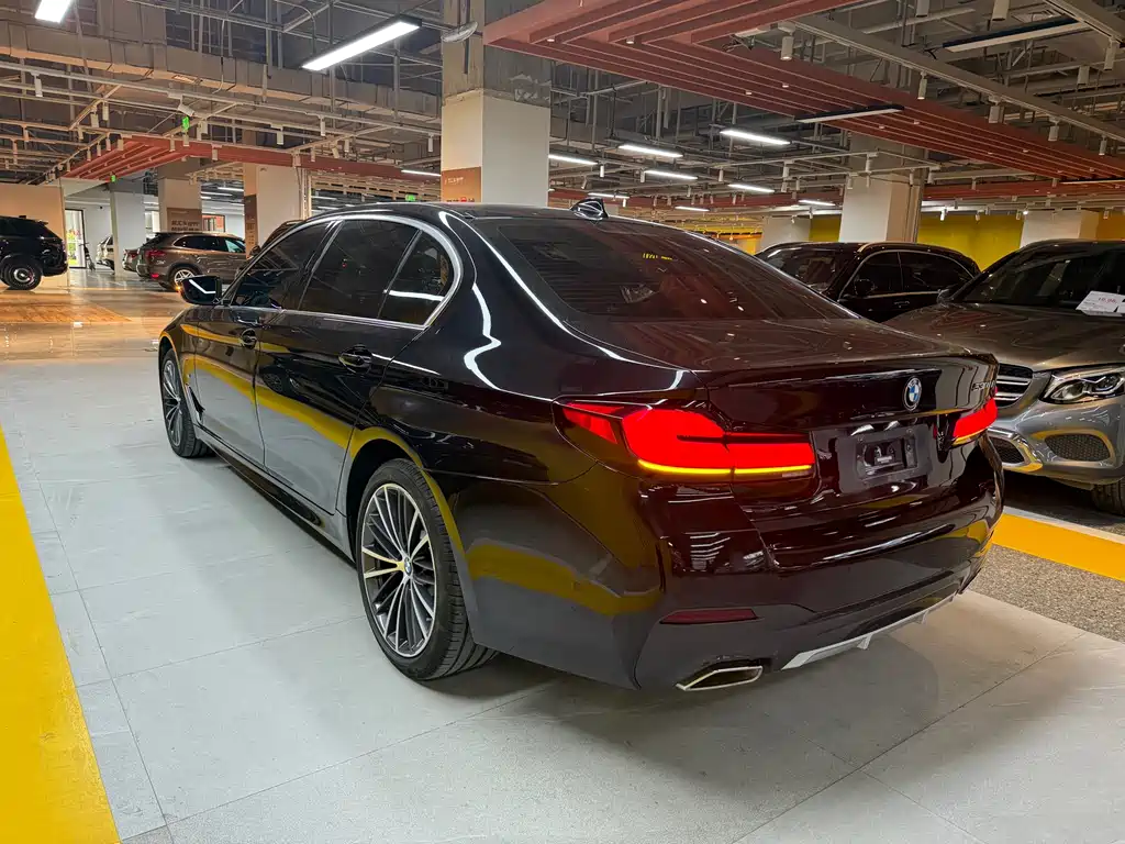 BMW 5 Series 2023 530Li Leading M Sports Package купить на сайте DeffCars