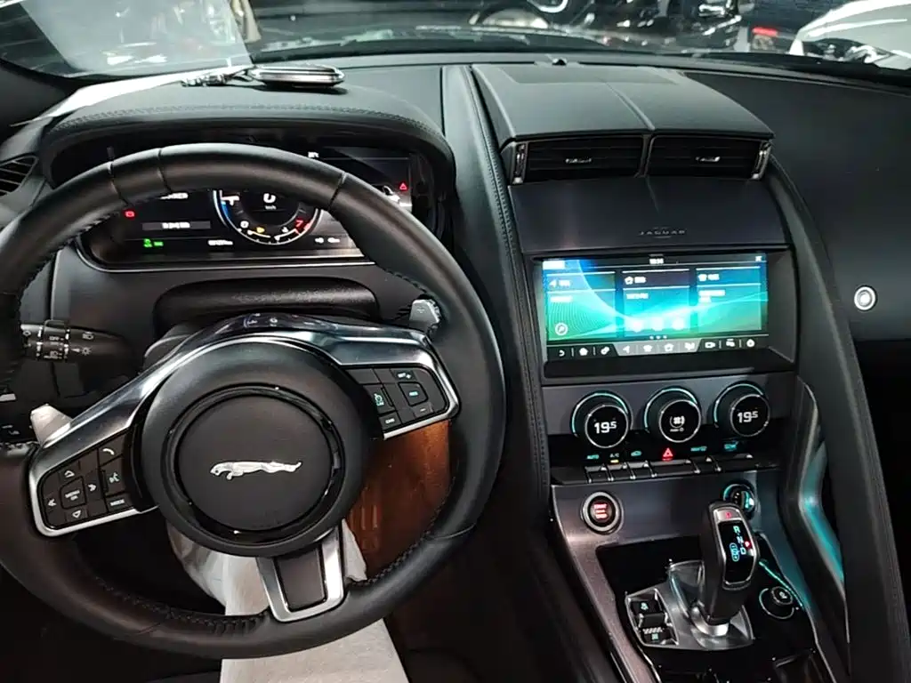 Jaguar F-TYPE 2021 P300 rear-wheel drive hardtop version купить на сайте DeffCars