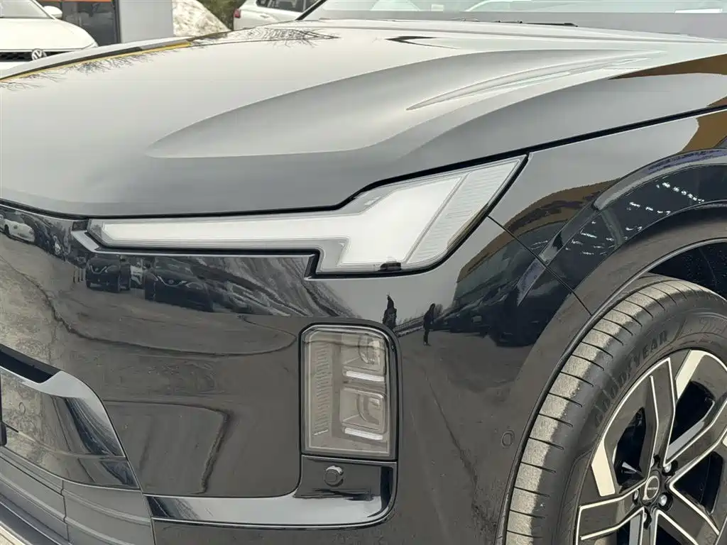 Volvo XC70 plug-in hybrid 2026 model 2WD long range Core купить на сайте DeffCars