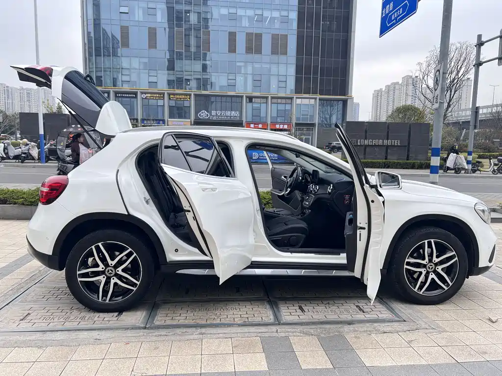 Mercedes-Benz GLA 2018 GLA 200 Fashion Model купить на сайте DeffCars