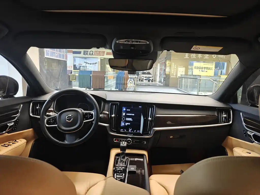 Volvo S90 2018 T5 Zhiyuan Edition купить на сайте DeffCars