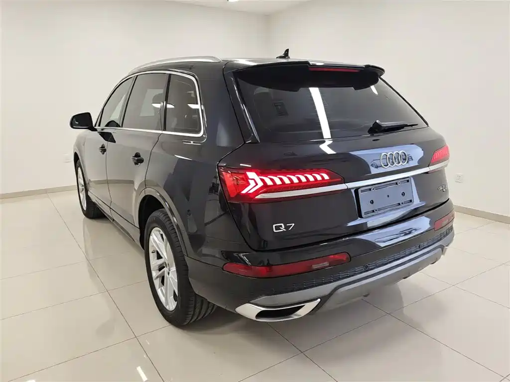 Audi Q7 2023 45 TFSI quattro S line sports купить на сайте DeffCars