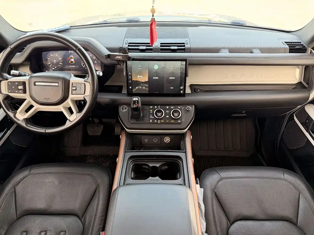 Land Rover Defender 2020 110 P400 first matte silver special package version купить на сайте DeffCars