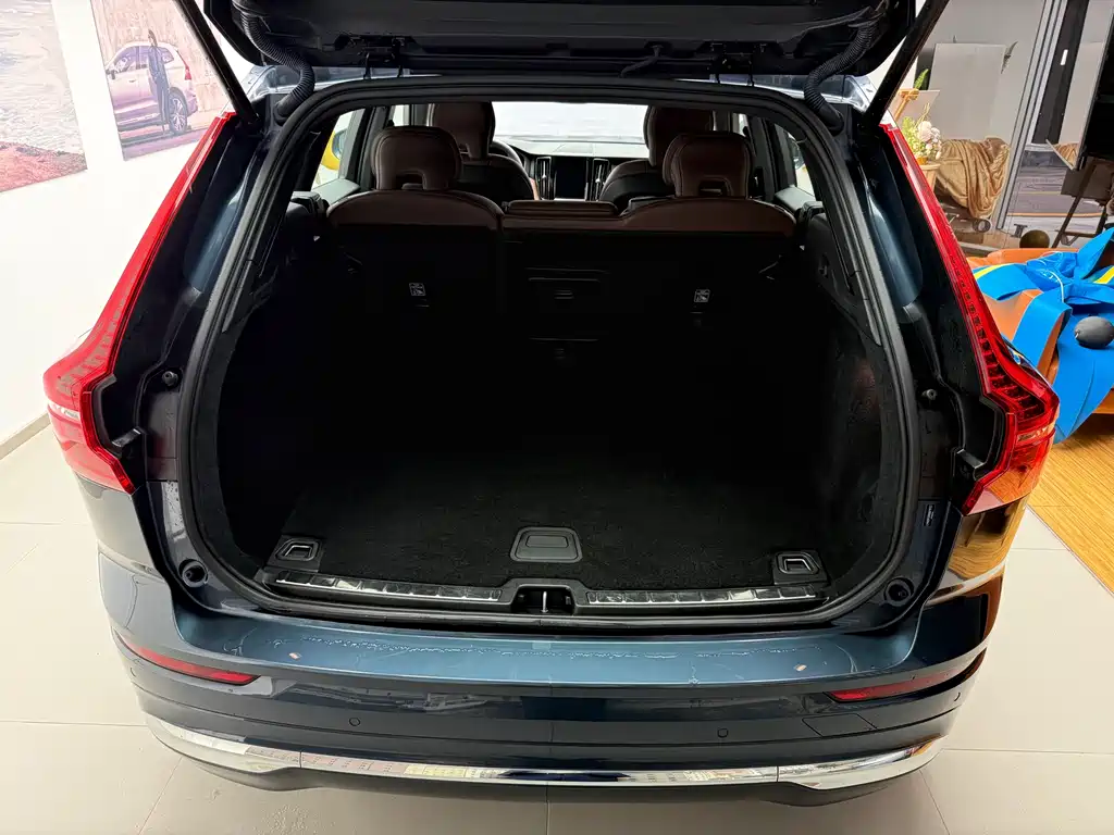 Volvo XC60 2025 B5 four-wheel drive Zhiyuan luxury version купить на сайте DeffCars