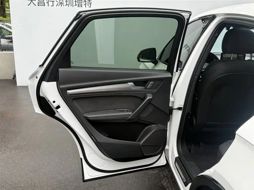 Audi Q5L Sportback 2024 40 TFSI luxury model купить на сайте DeffCars