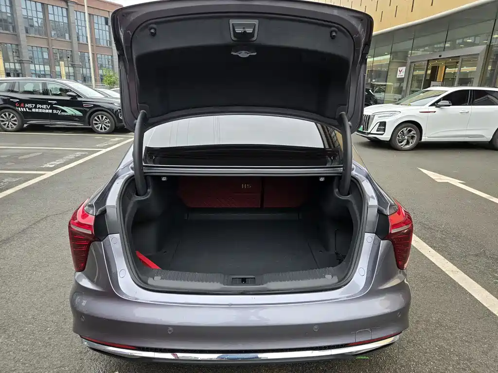 Hongqi H5 2023 1.5T DCT Zhilian Qiyun Edition купить на сайте DeffCars