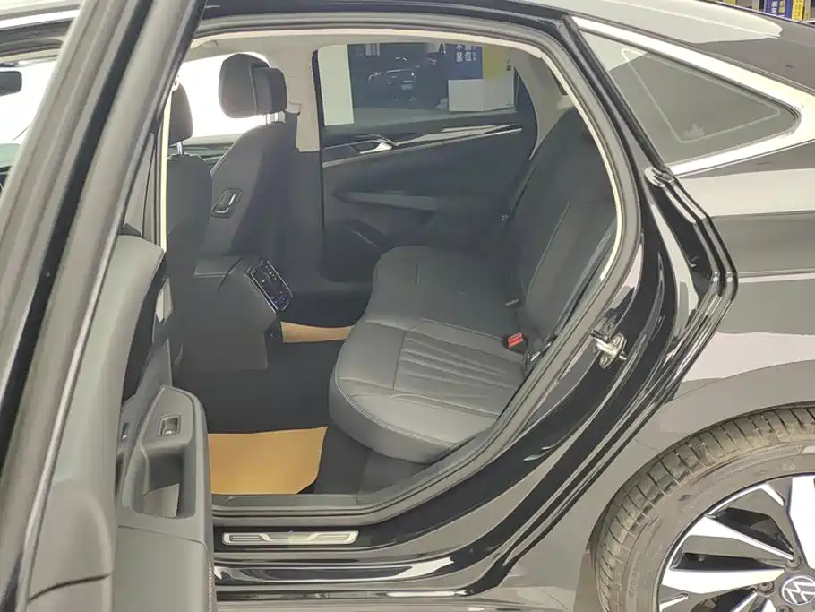 Passat 2025 Outstanding Model 330TSI Elite Edition купить на сайте DeffCars