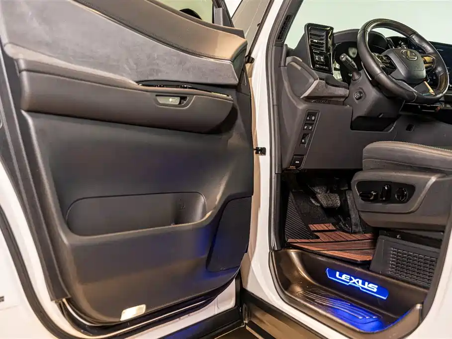 Lexus LM 2023 350h seven-seat elegant version купить на сайте DeffCars
