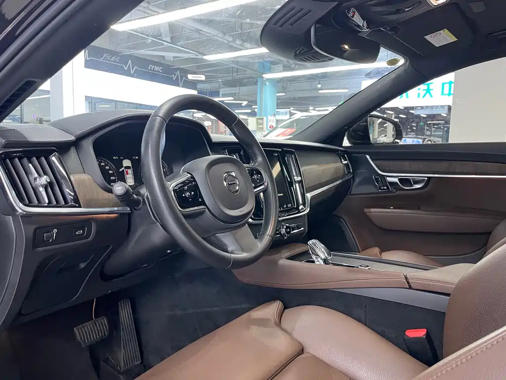 Volvo S90 2021 B5 Zhiyuan Luxury Edition купить на сайте DeffCars
