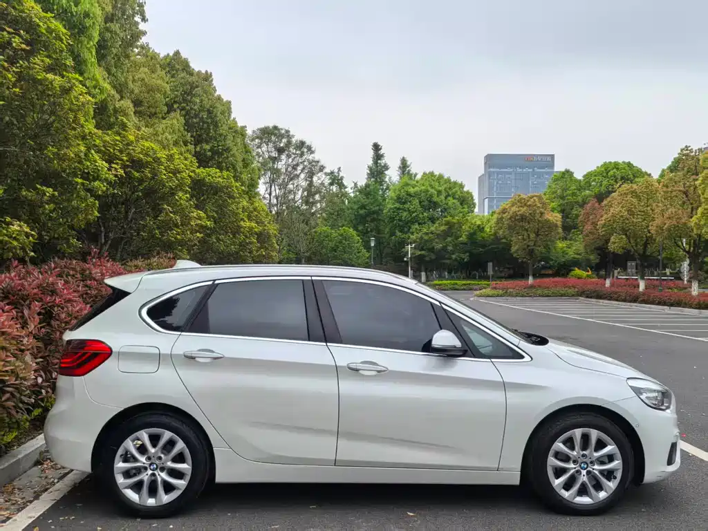 BMW 2 Series Touring 2016 220i Leading Model купить на сайте DeffCars