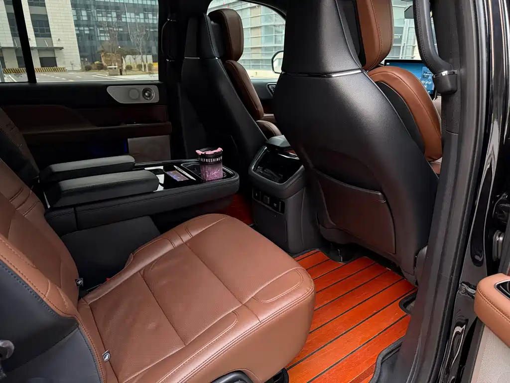 Navigator 2022 3.5T Long Axis Presidential Edition купить на сайте DeffCars