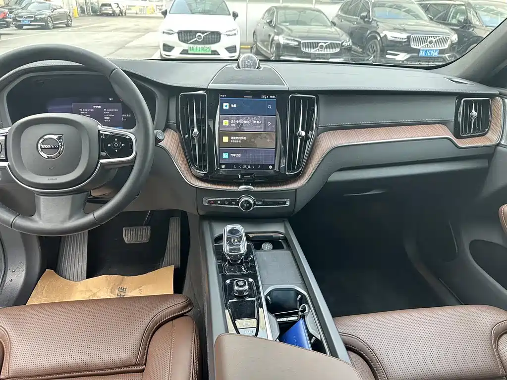 Volvo XC60 plug-in hybrid 2024 T8 plug-in hybrid long-range four-wheel drive Zhiya luxury version купить на сайте DeffCars