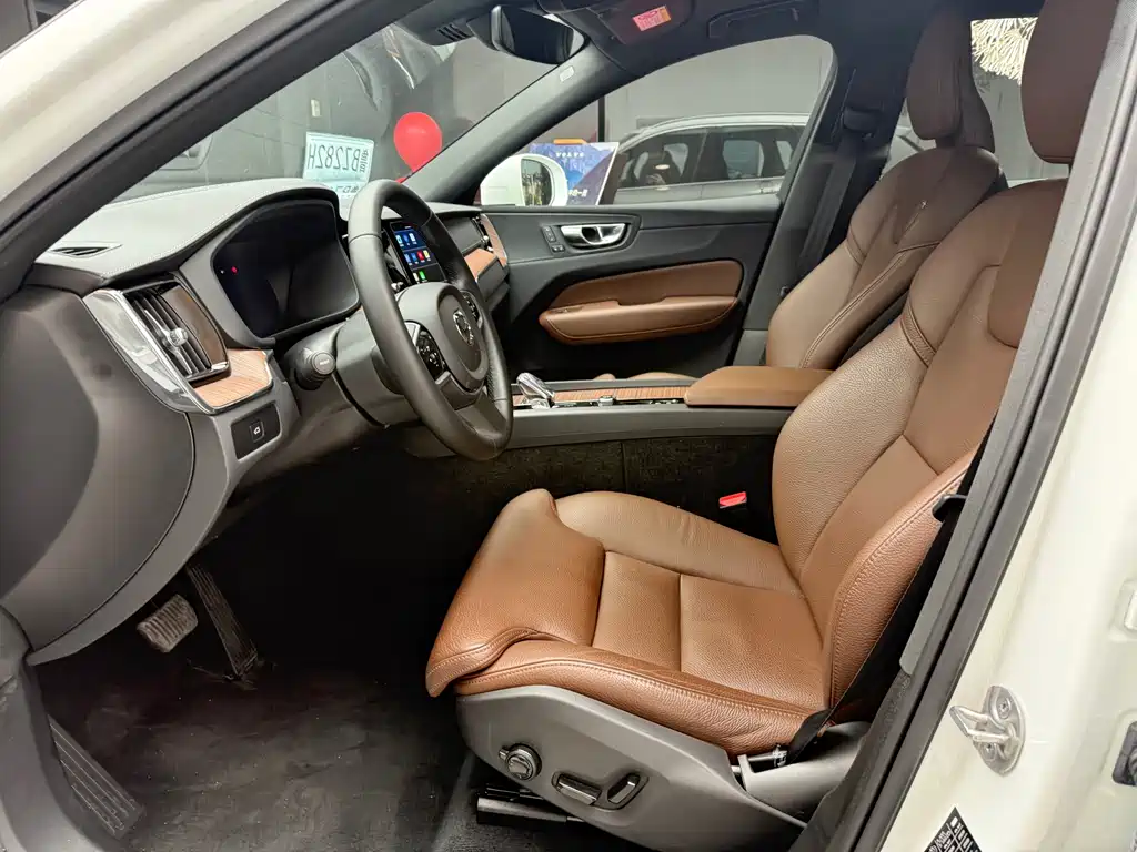 Volvo XC60 2024 B5 four-wheel drive Zhiyuan Deluxe Edition купить на сайте DeffCars