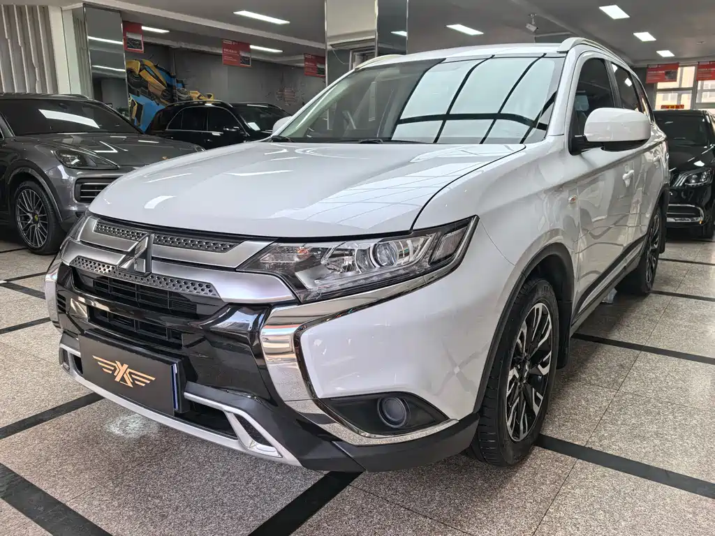 Outlander 2020 2.0L 2WD Smooth Edition 5 seats купить на сайте DeffCars