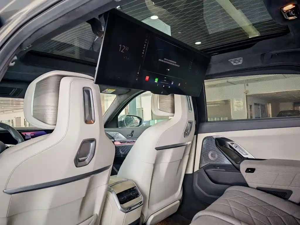 BMW i7 2023 xDrive60L Luxury Package купить на сайте DeffCars