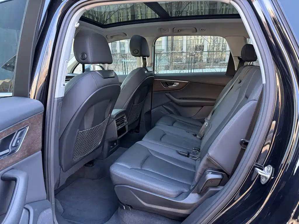 Audi Q7 2021 55 TFSI quattro S line sports version купить на сайте DeffCars