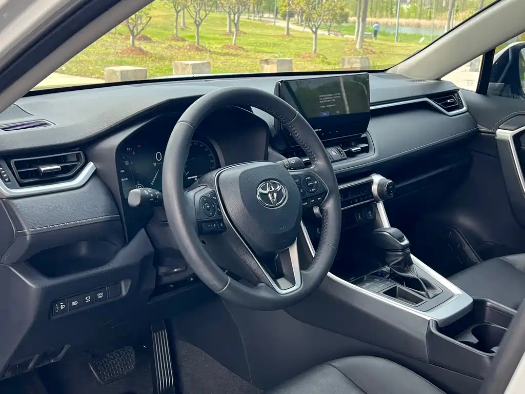 RAV4 Rongfang 2023 2.0L CVT two-wheel drive fashion Plus version купить на сайте DeffCars