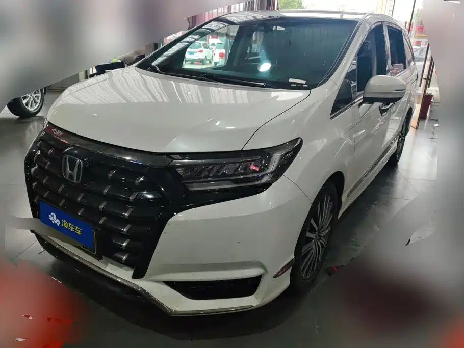 Alison 2022 2.0L e:HEV Deluxe Edition купить на сайте DeffCars