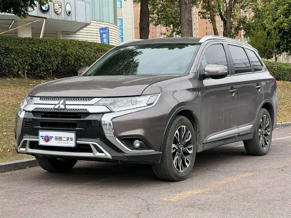 Outlander 2020 2.0L 2WD Enjoy Edition 7 seats купить на сайте DeffCars