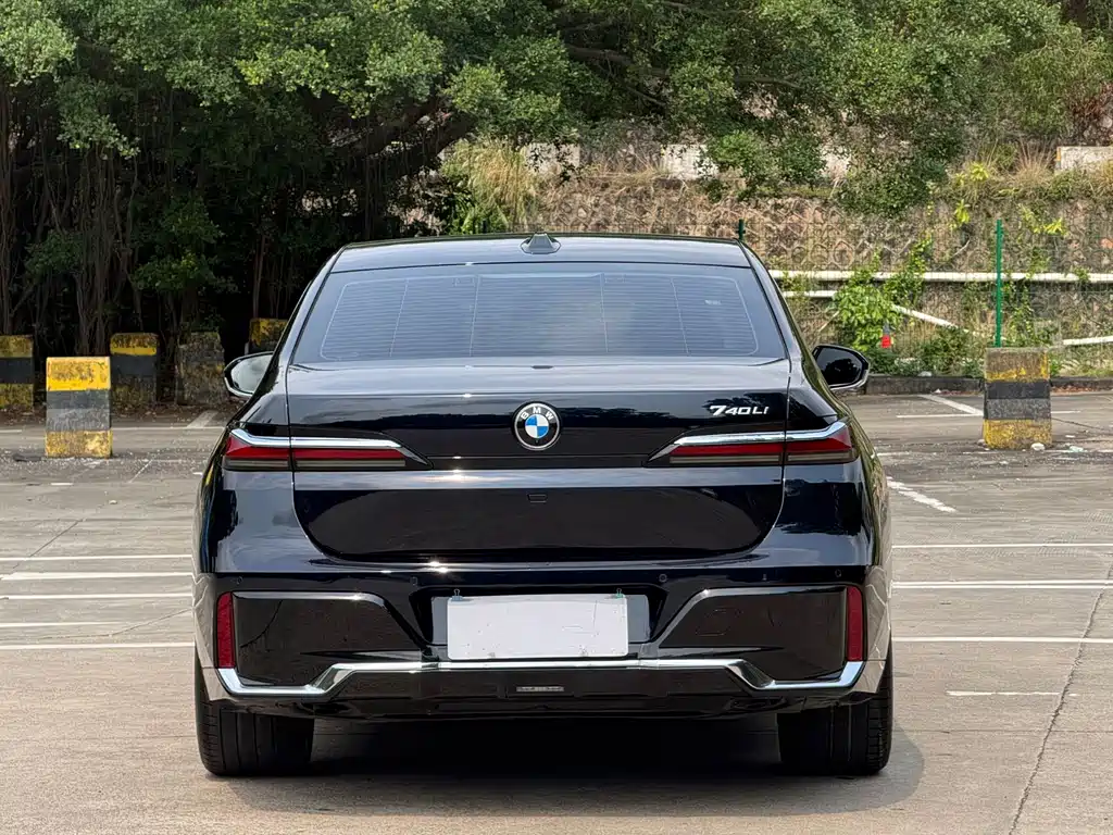 BMW 7 Series 2023 740Li Leading M Sports Package купить на сайте DeffCars