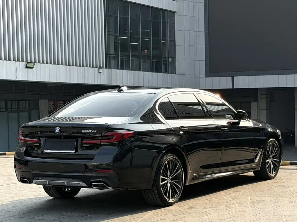 BMW 5 Series 2022 530Li Leading M Sports Package купить на сайте DeffCars