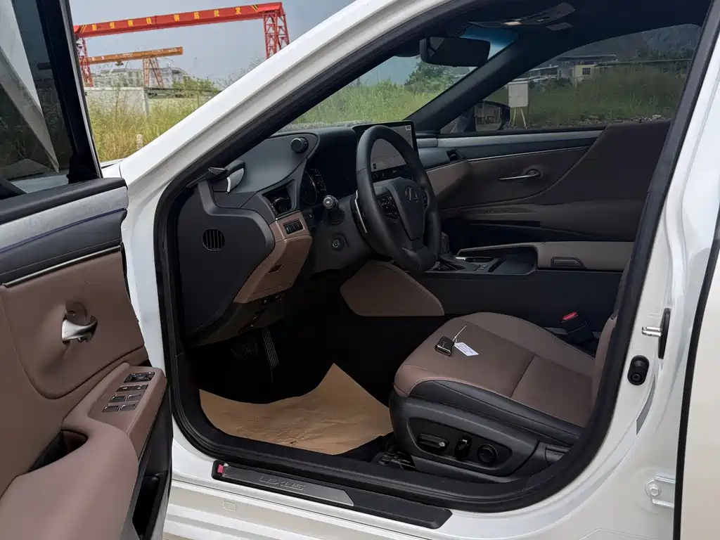 Lexus ES 2025 300h Premium Edition купить на сайте DeffCars