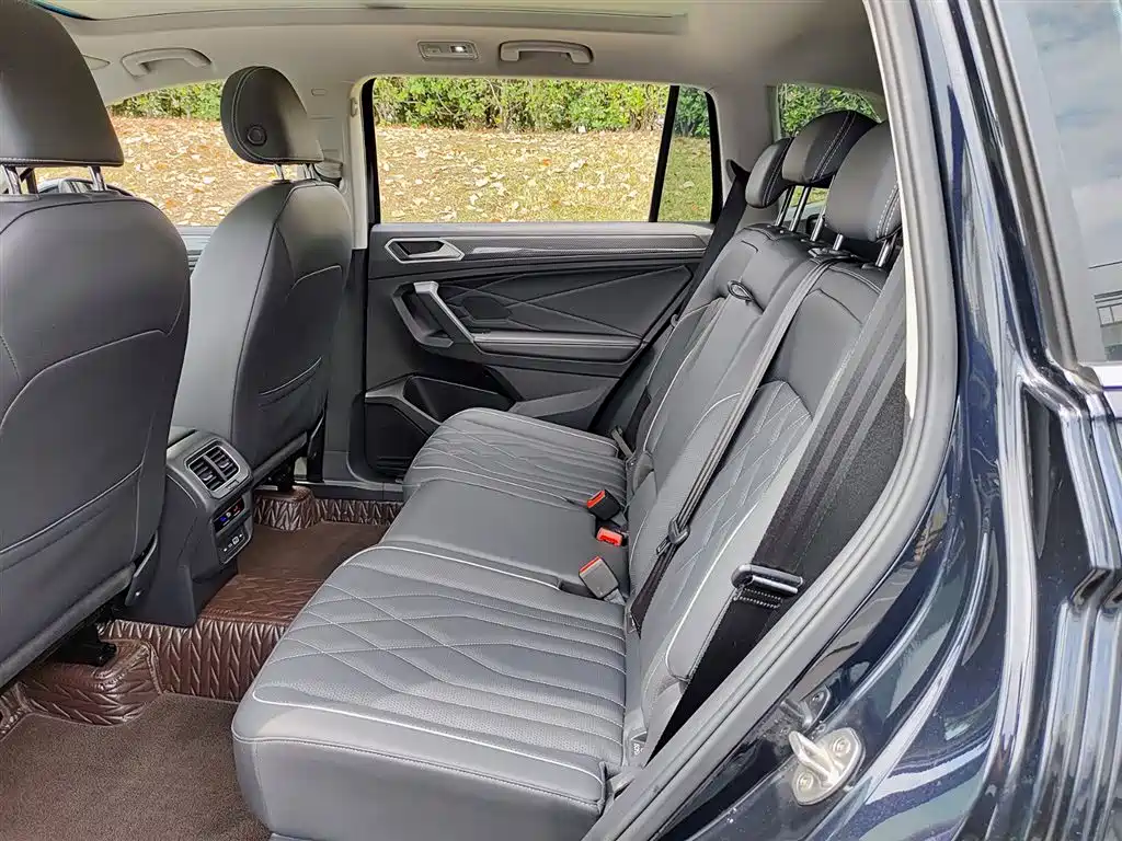 Tiguan L 2023 330TSI automatic two-wheel drive R-Line version купить на сайте DeffCars
