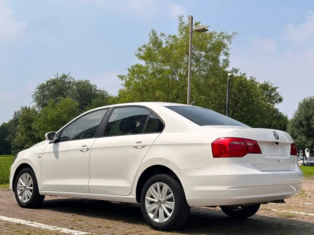 Jetta 2013 1.6L manual comfort model купить на сайте DeffCars